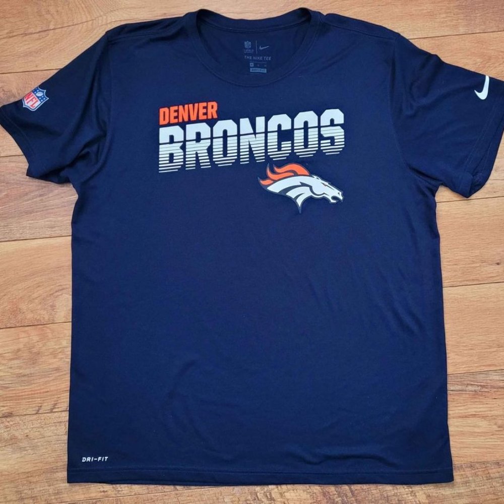 Denver Broncos Nike Dri-FIT Active shirt. 100% polyester. Size XL.